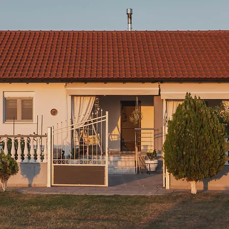 Marine's House Tatil Evi Vergia